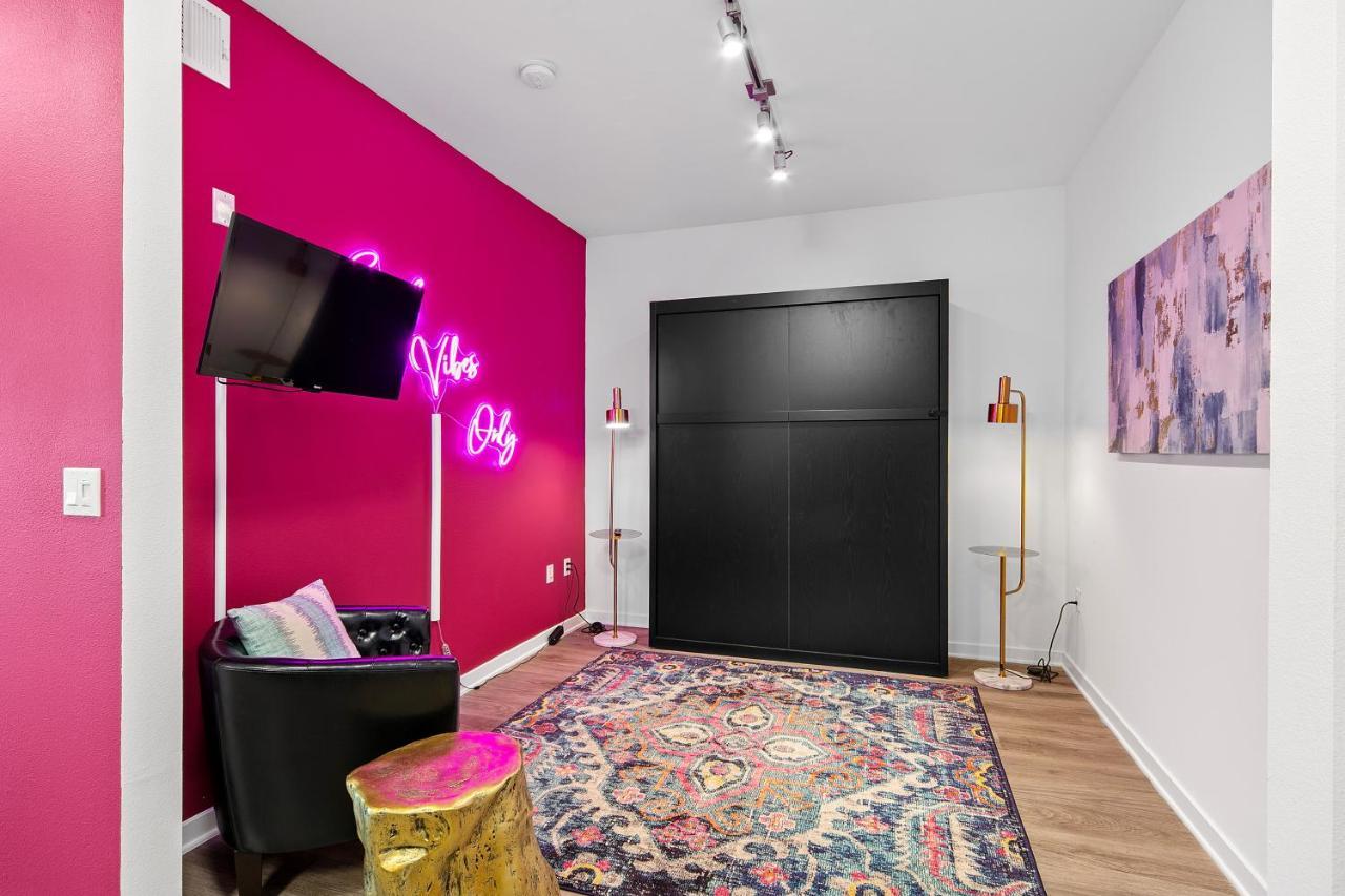 Fairfax District Chic City Oasis 2 Bedroom Apt With Den 136 Los Angeles Bagian luar foto