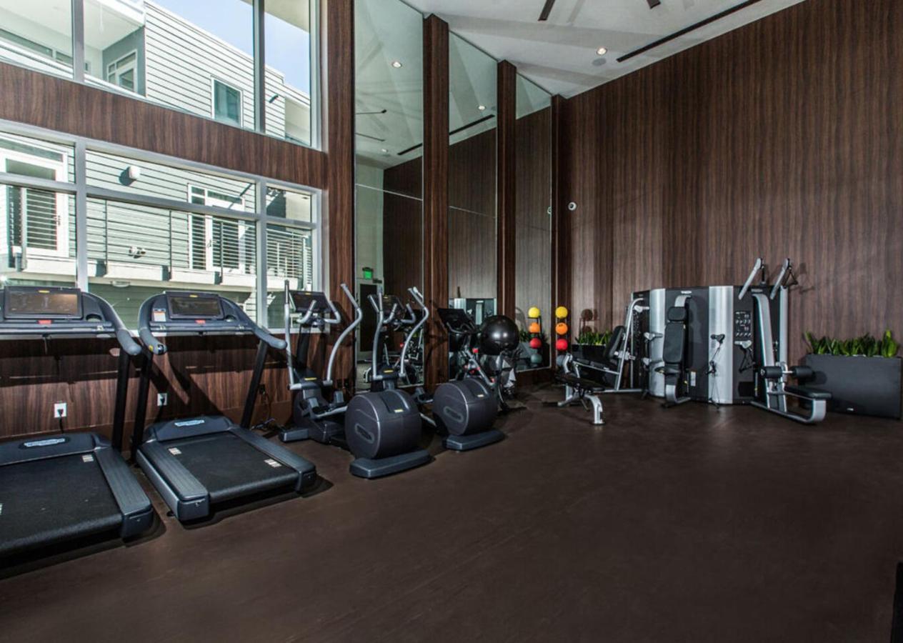 Fairfax District Chic City Oasis 2 Bedroom Apt With Den 136 Los Angeles Bagian luar foto